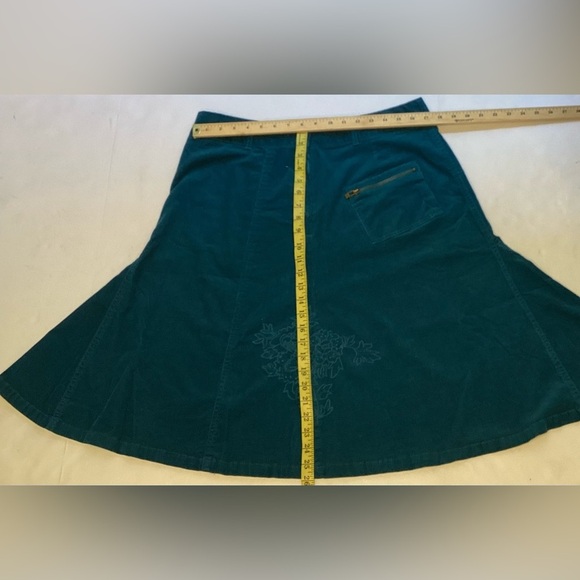 Teal micro corduroy western style skirt. Size 12 - Picture 4 of 9
